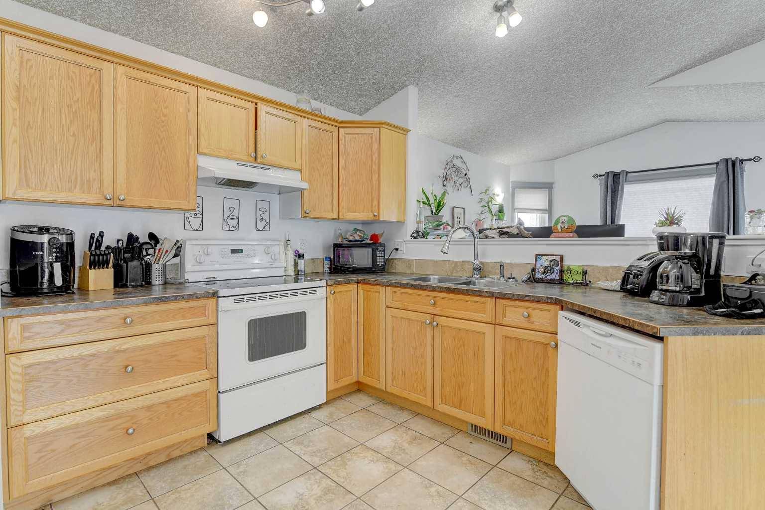 Grande Prairie, AB T8W 0A9,32 Pinnacle ST