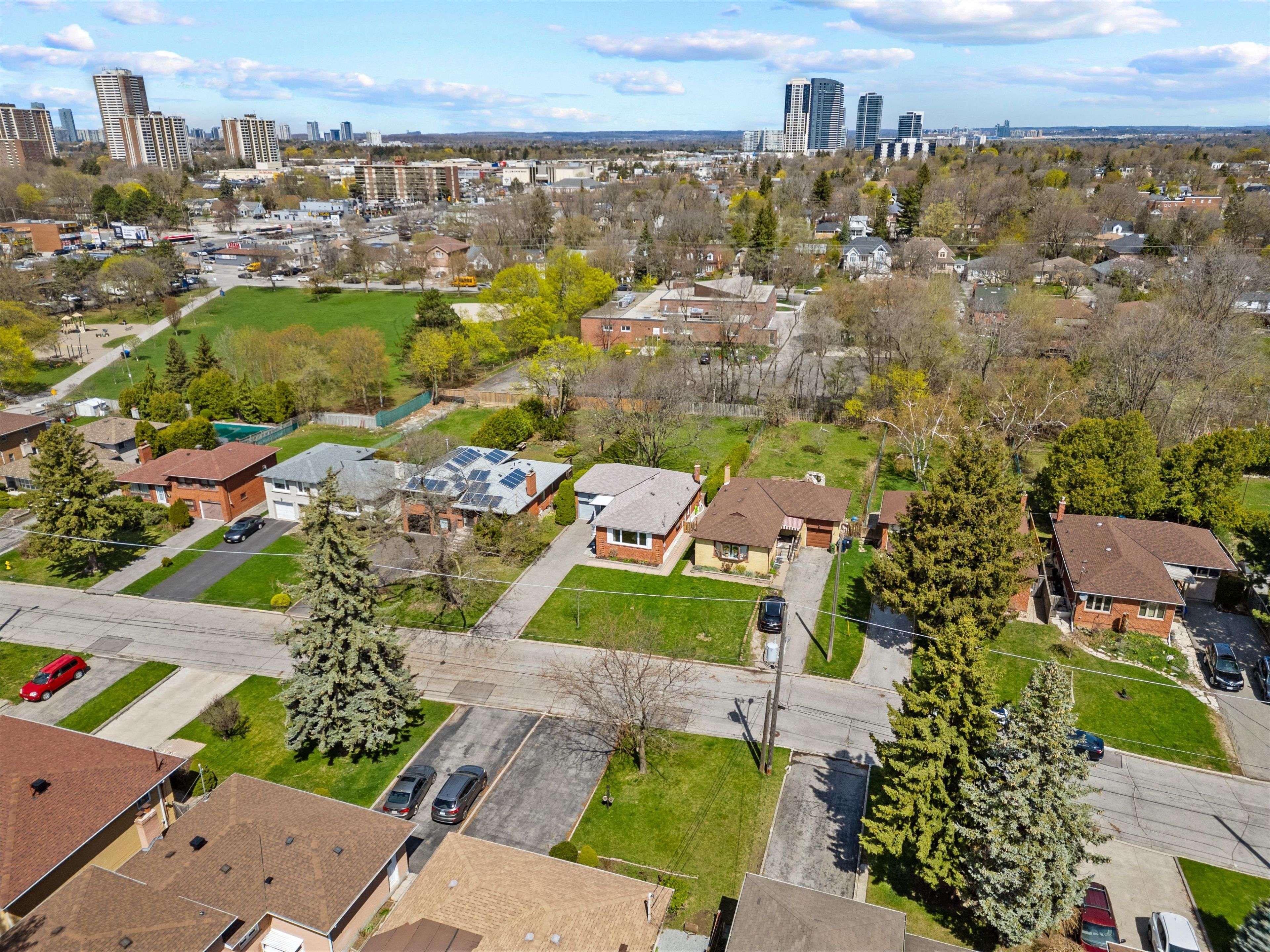 Toronto C14, ON M2M 2J5,16 Everingham CT