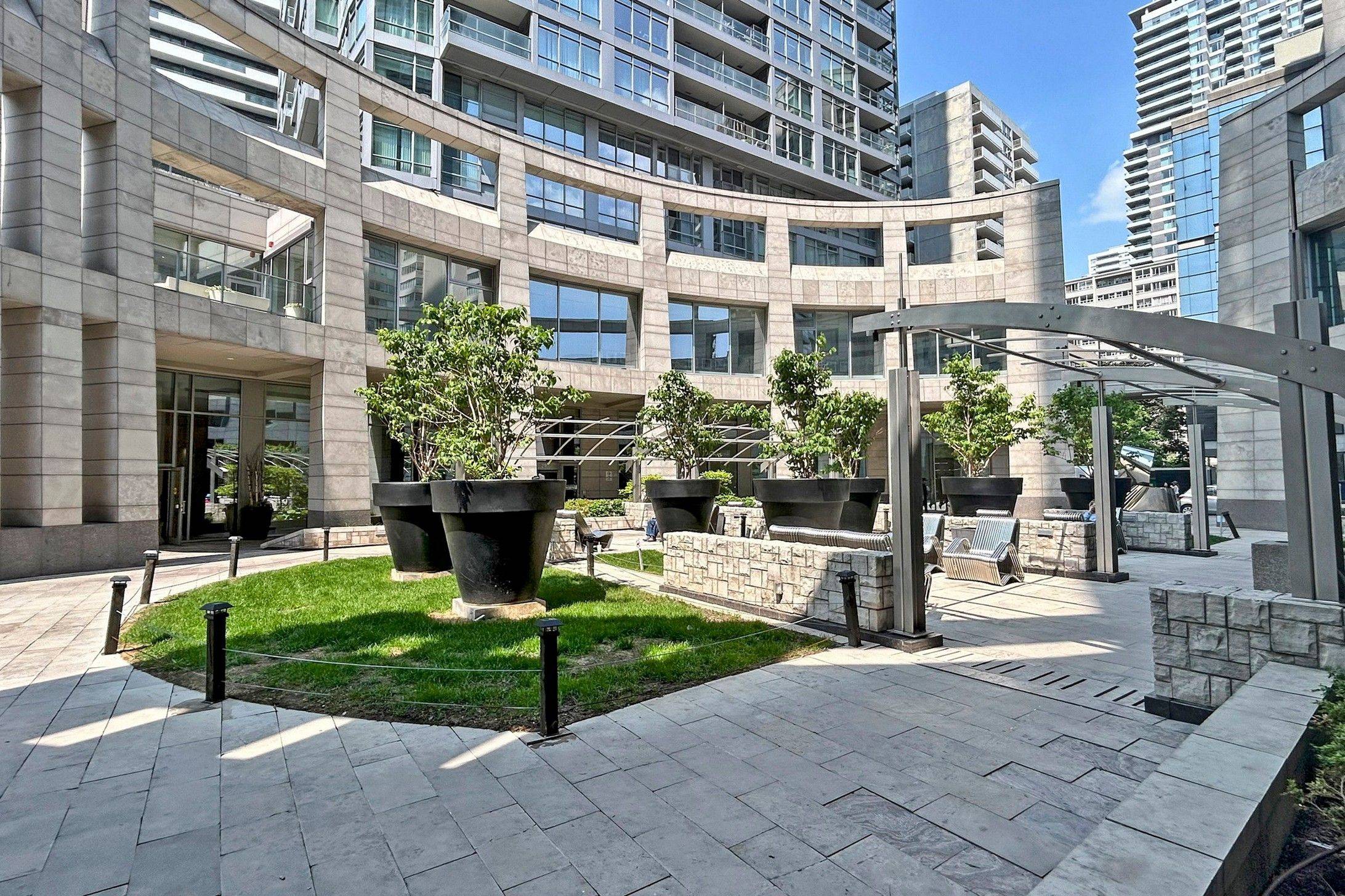 Toronto C10, ON M4S 3H7,2181 Yonge ST #1505