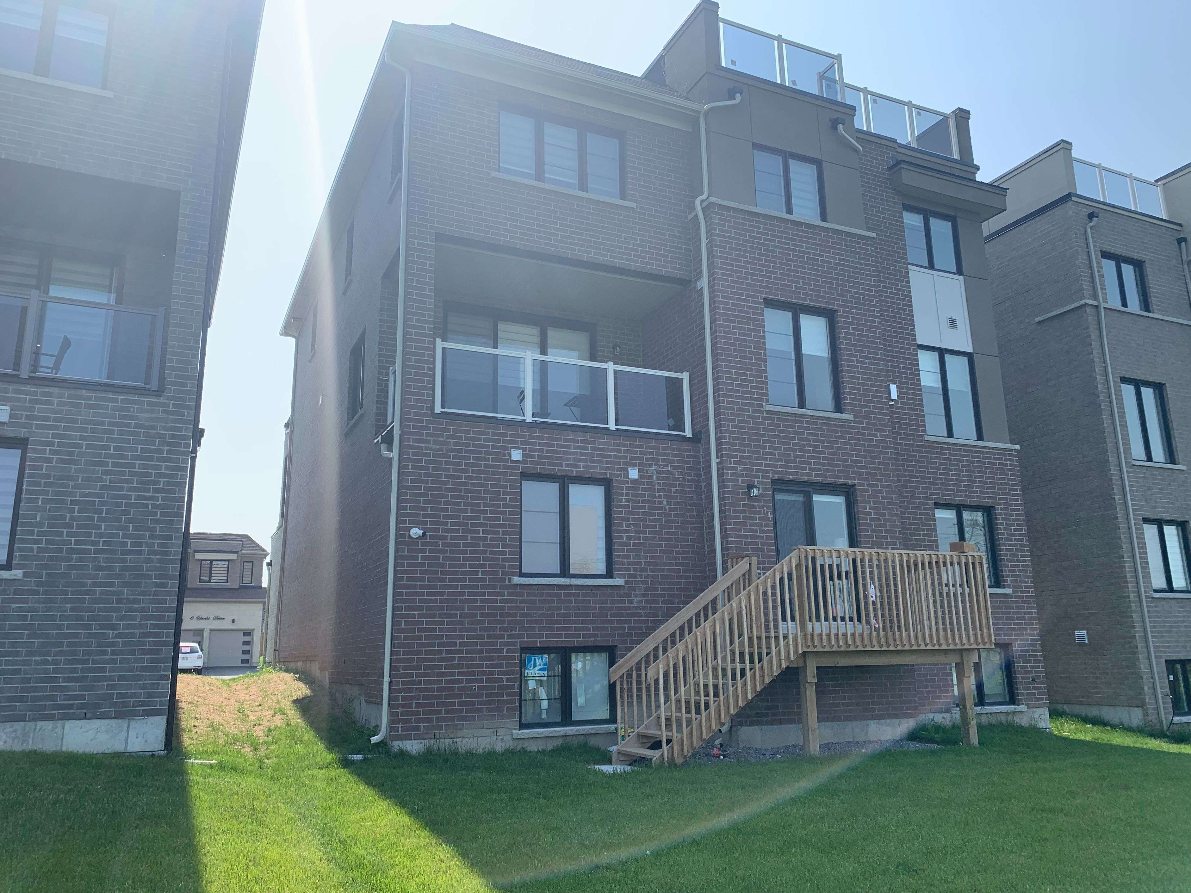 Clarington, ON L1B 4C1,11 Yacht DR