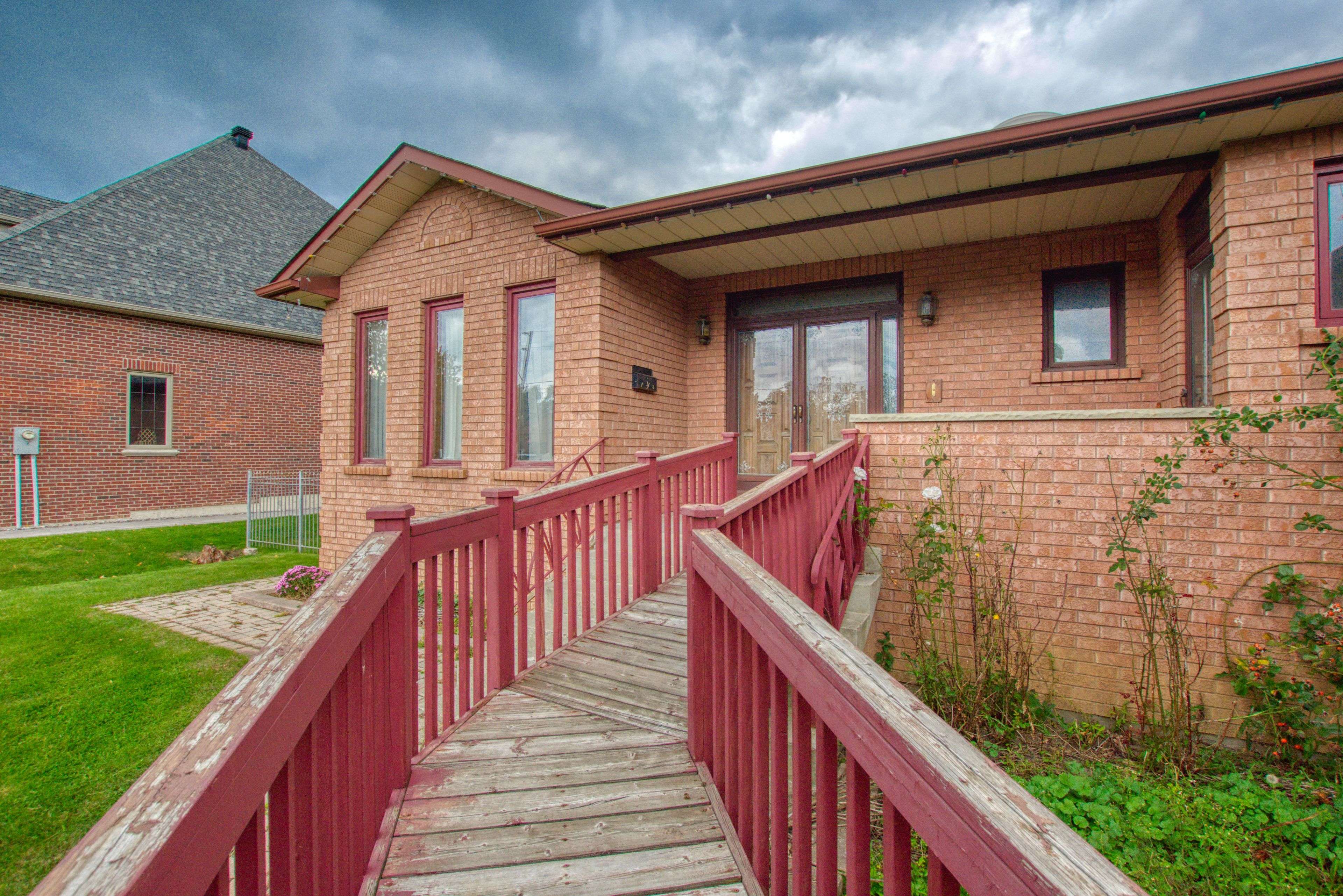 Richmond Hill, ON L4C 3S6,96 May AVE S