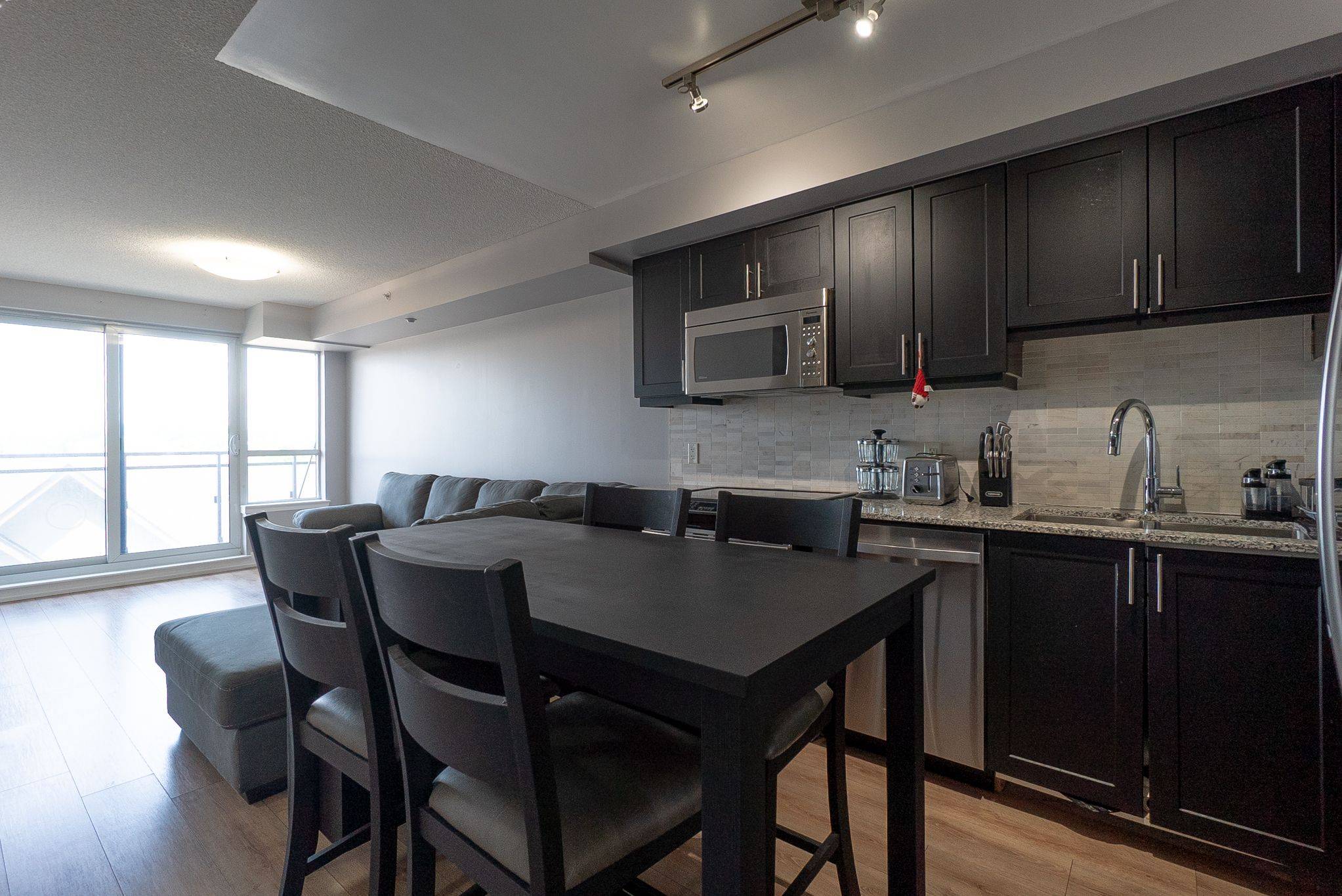 Richmond Hill, ON L4B 0C7,376 Highway 7 N/A E #525