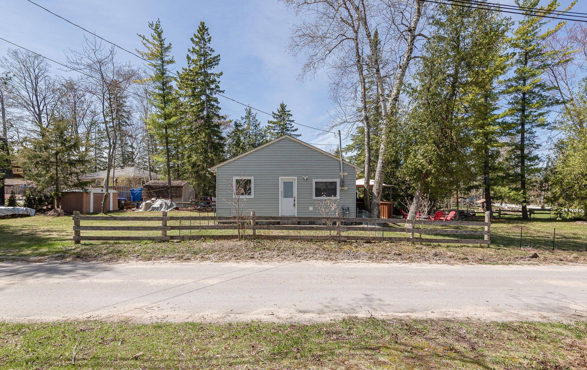 2137 Shore LN, Wasaga Beach, ON L9Z 2X7
