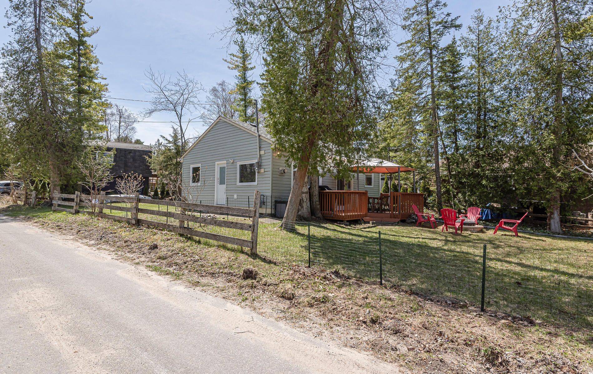 Wasaga Beach, ON L9Z 2X7,2137 Shore LN