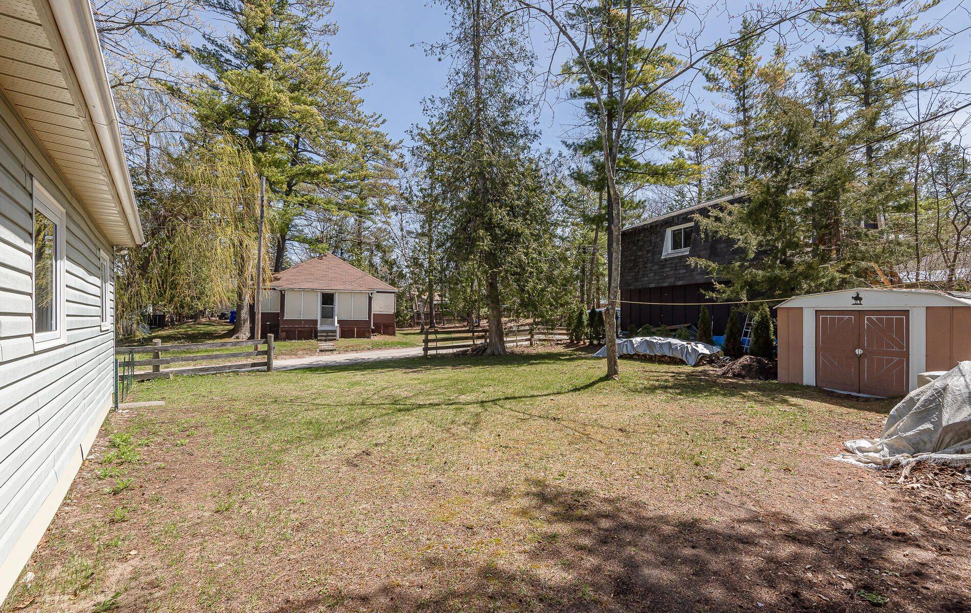 Wasaga Beach, ON L9Z 2X7,2137 Shore LN