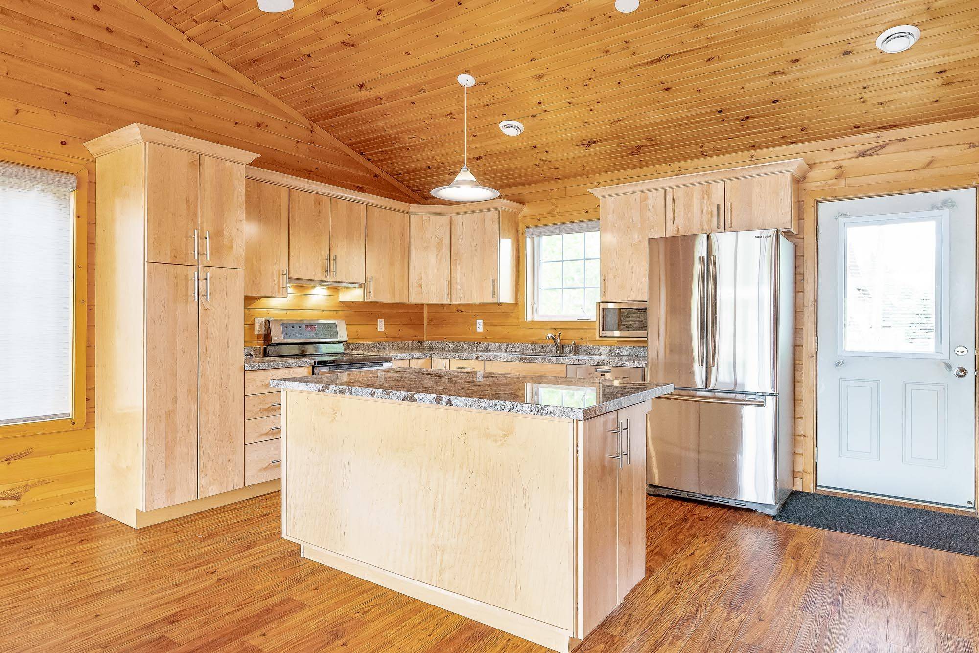 Wasaga Beach, ON L9Z 1X7,8 Cabin CRES