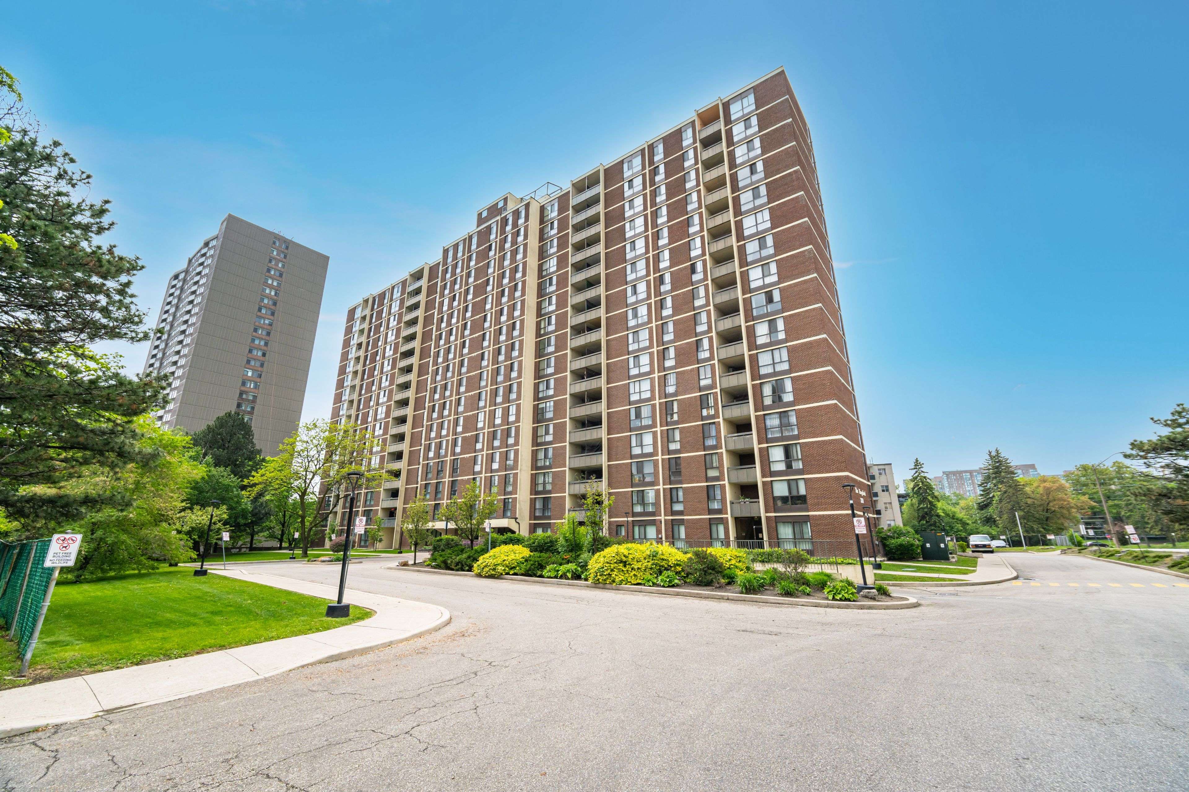 Mississauga, ON L5A 3R1,3170 Kirwin AVE #1003