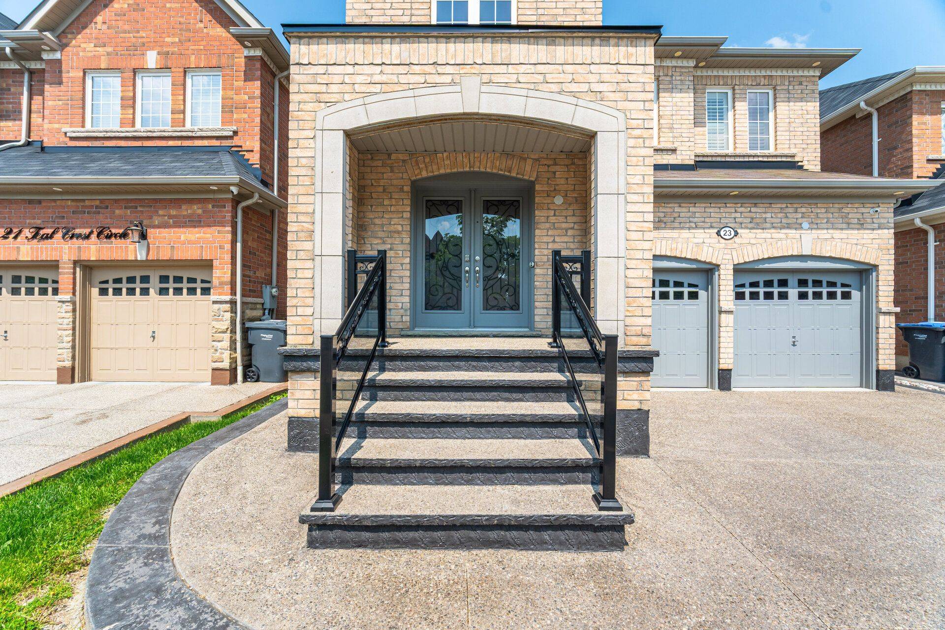 Brampton, ON L6X 2Z6,23 Teal Crest CIR