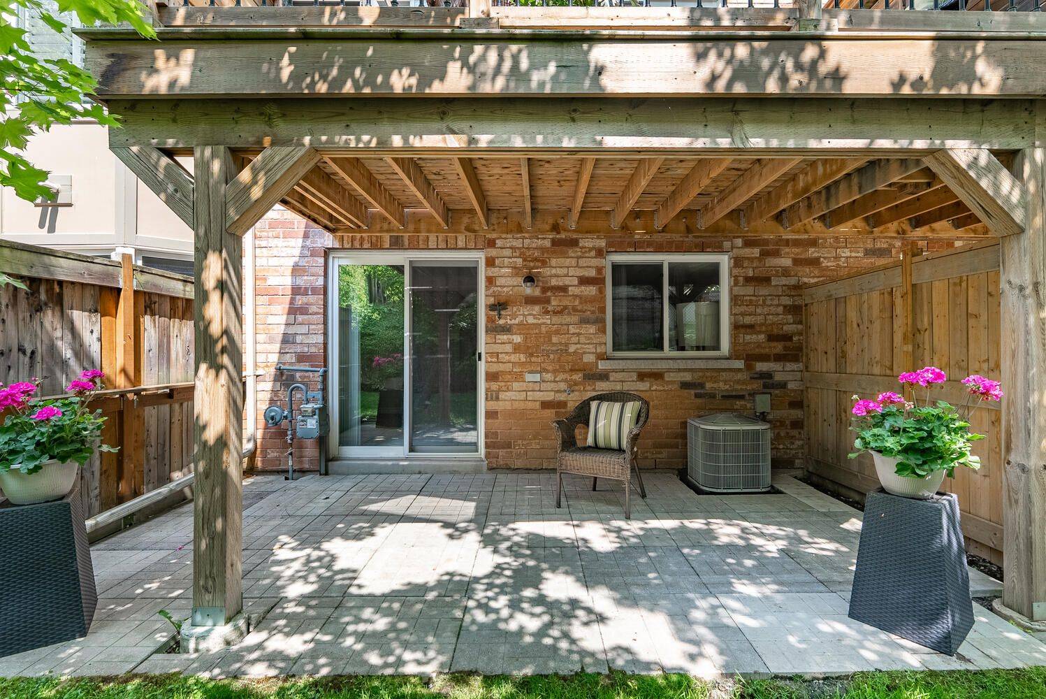 Oakville, ON L6L 0C5,233 Duskywing WAY #44