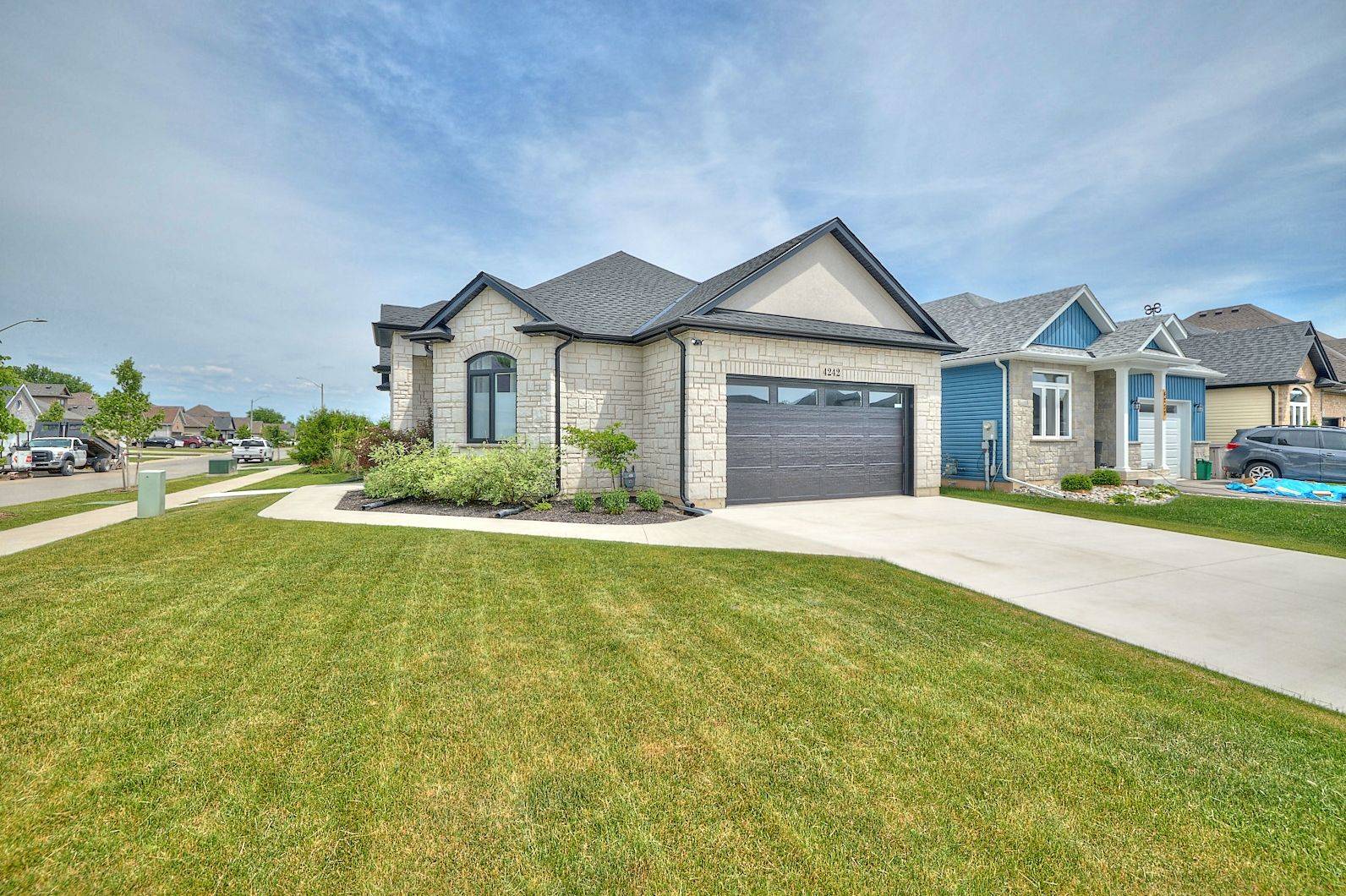 Fort Erie, ON L0S 1S0,4242 VILLAGE CREEK DR