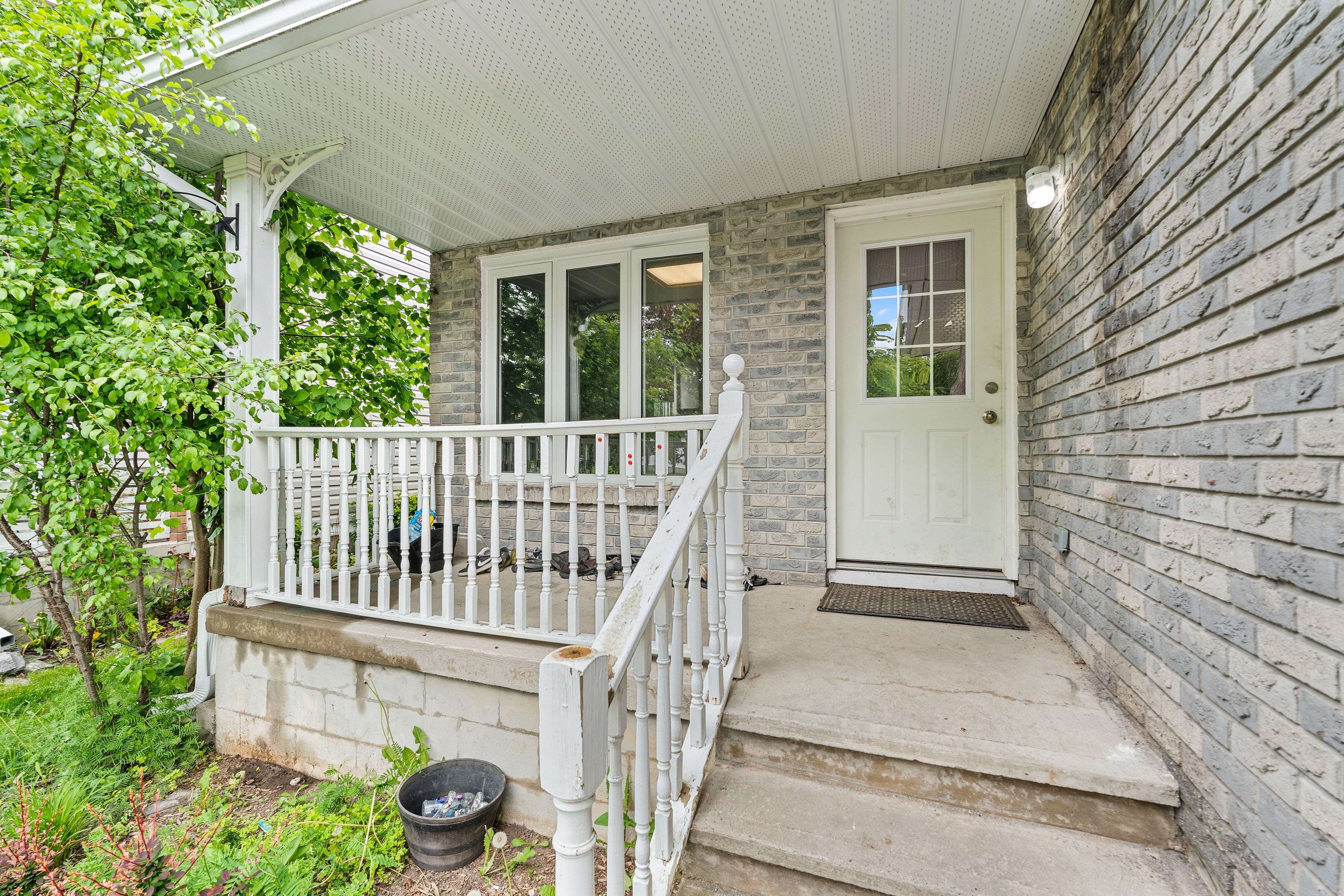 Kingston, ON K7M 8T1,502 EVANGELINE AVE