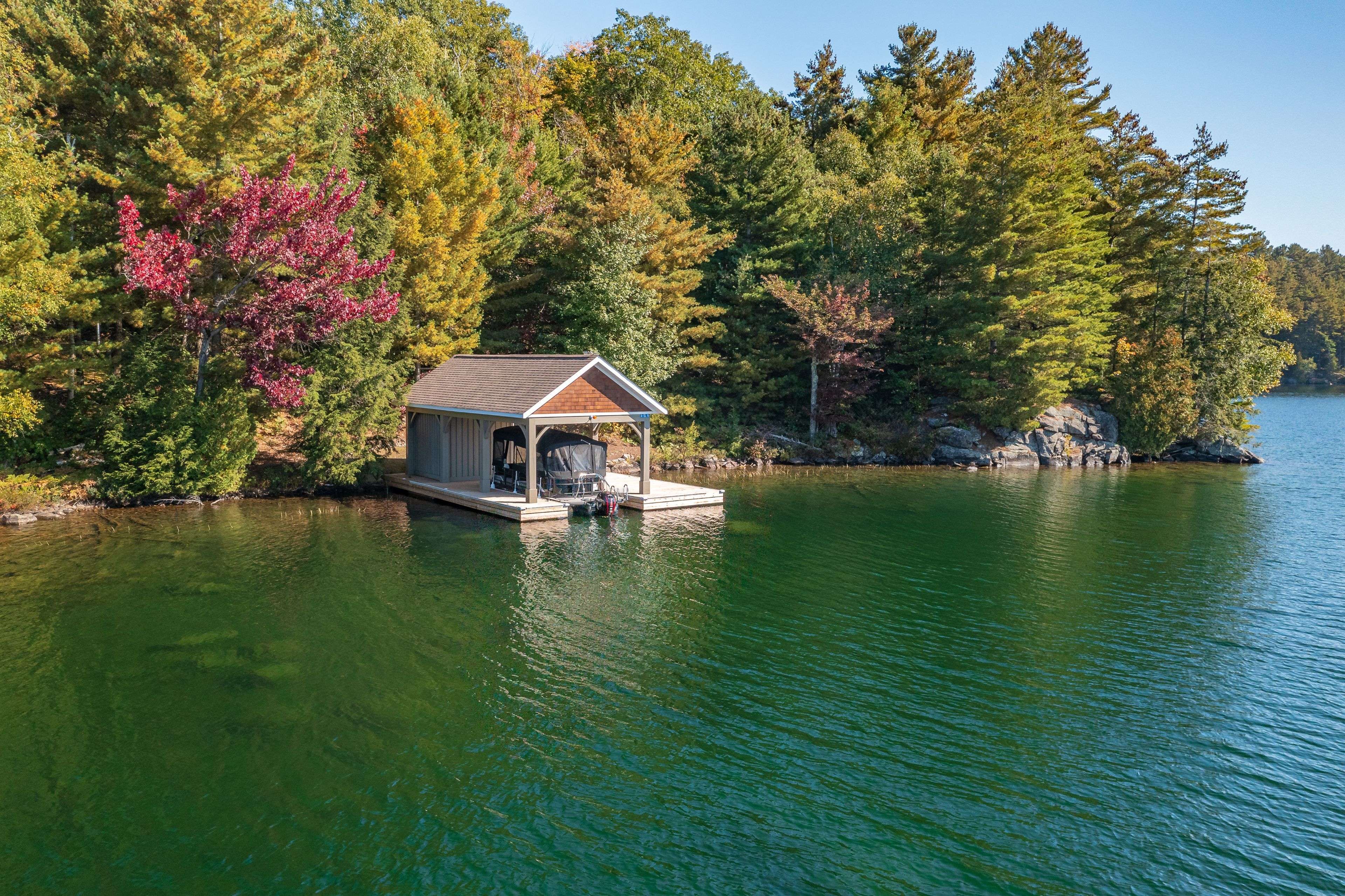 Muskoka Lakes, ON P0B 1M0,0 Roberts IS