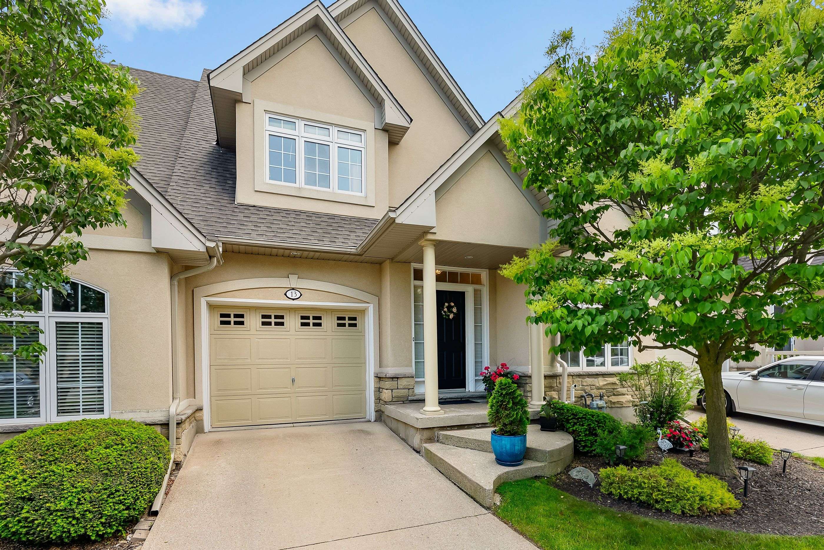Niagara Falls, ON L2H 3M3,8142 Costabile DR #13