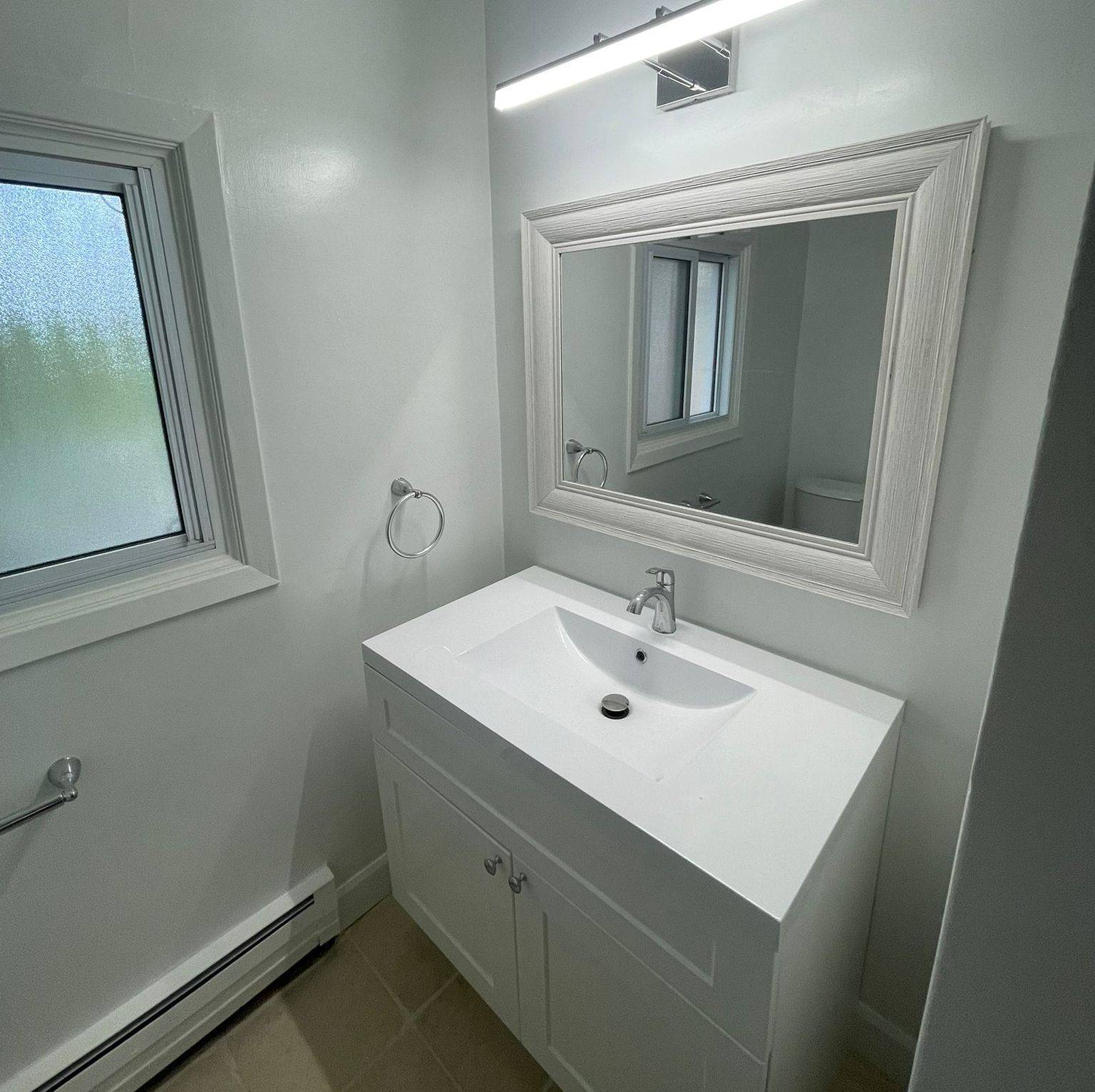 London East, ON N6B 2A5,569 Dufferin AVE #5