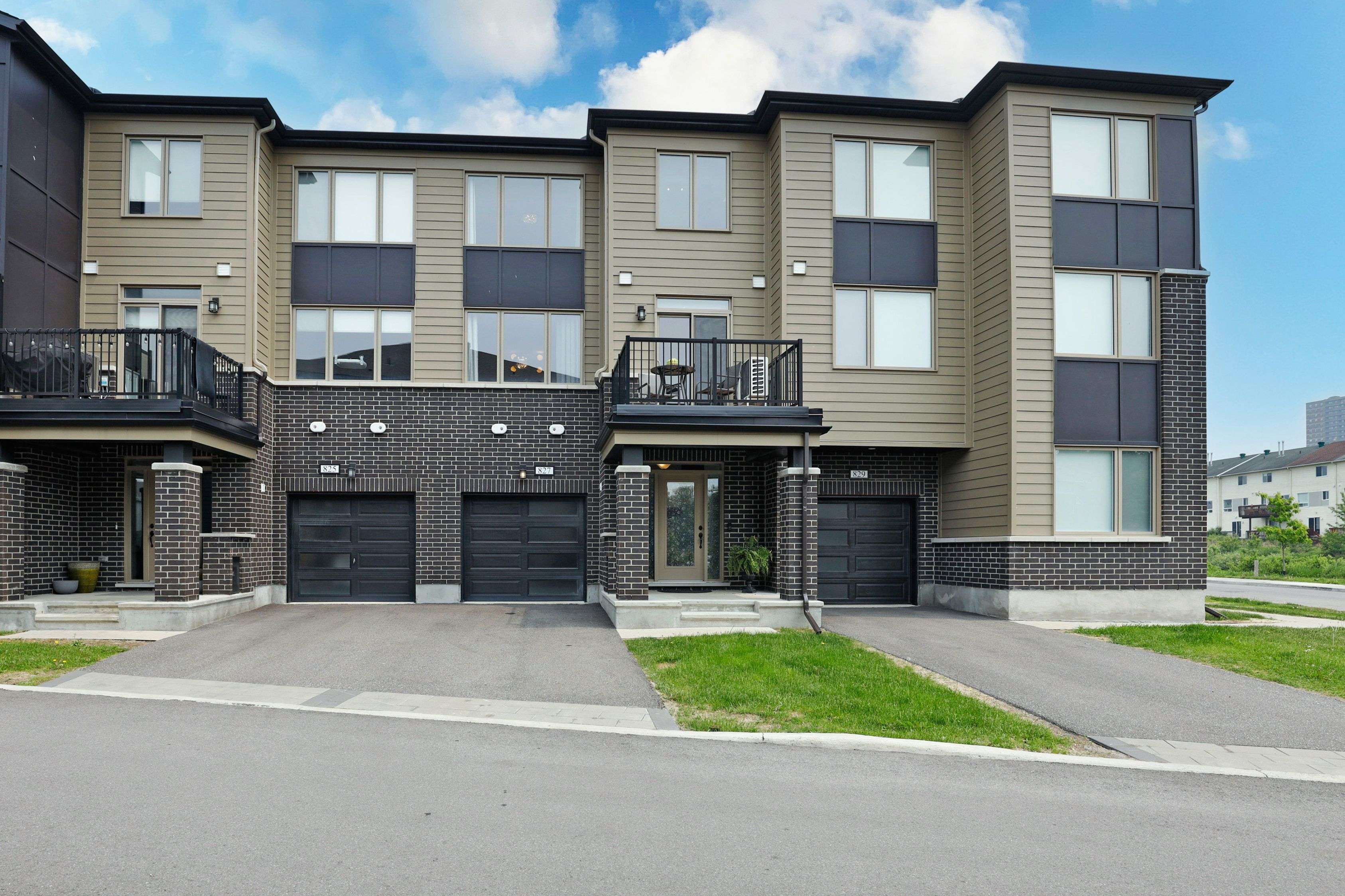 827 Kiniw Private, Manor Park - Cardinal Glen And Area, ON K1K 5A3