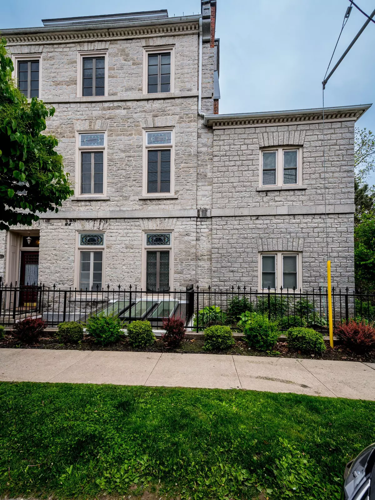 Kingston, ON K7L 2Z9,131 King ST E #7