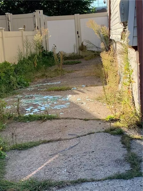 Staten Island, NY 10302,12 Trantor PL