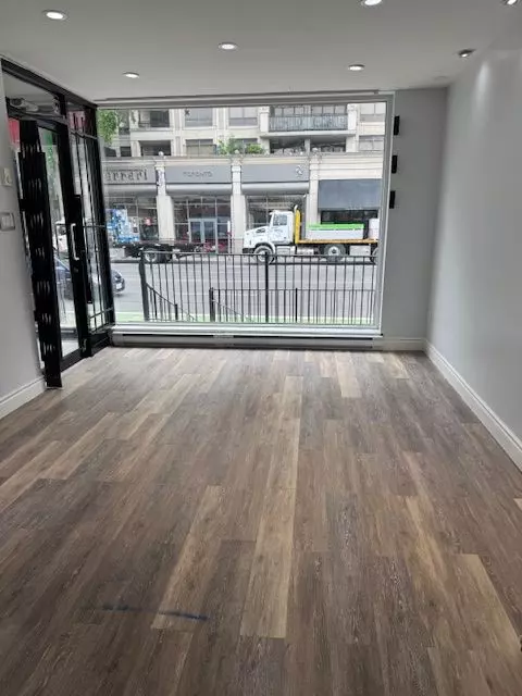 Toronto C02, ON M5R 2H2,92 Avenue RD