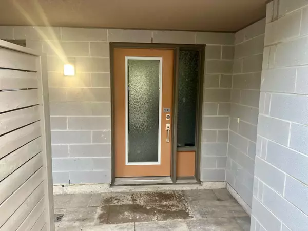 Toronto E11, ON L7A 2C4,80 Orchid Place DR #106
