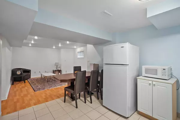 Richmond Hill, ON L4S 2A9,22 Sweet Water CRES #Bsmt