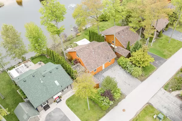 Wasaga Beach, ON L9Z 1X7,8 Cabin CRES