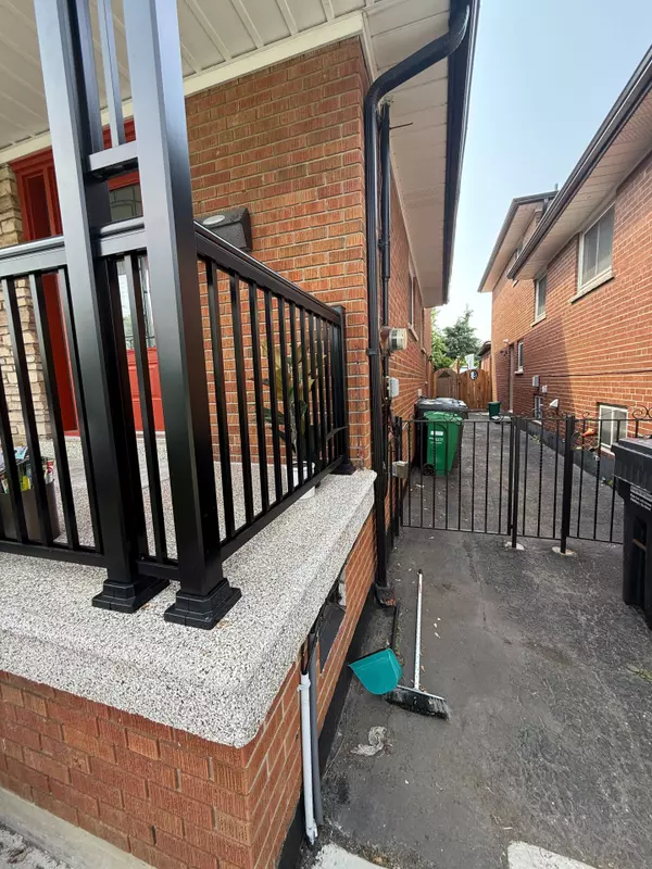 759 Bloor ST #Main Floor, Mississauga, ON L4Y 2M7