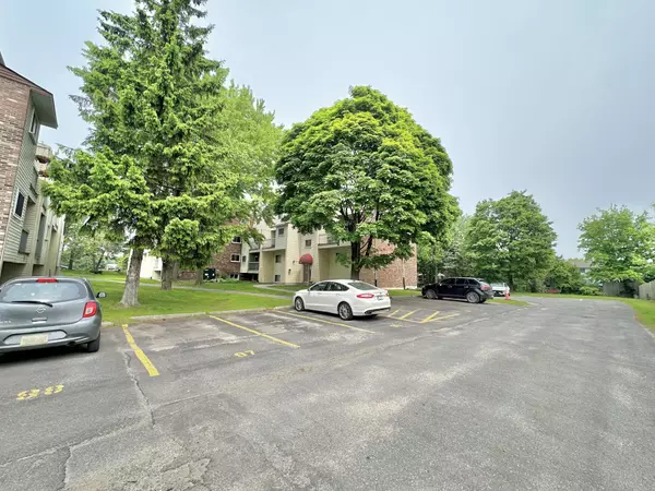 Kingston, ON K7P 1A7,835 Milford DR #109