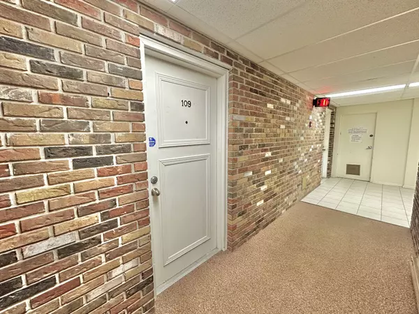 Kingston, ON K7P 1A7,835 Milford DR #109