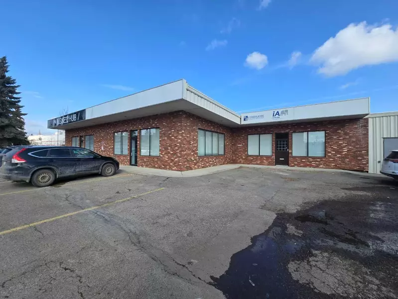 5108 52 ST #8, Red Deer, AB T4N 6Y4
