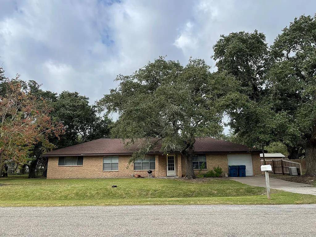 819 Raven Drive, Rockport, TX 78382