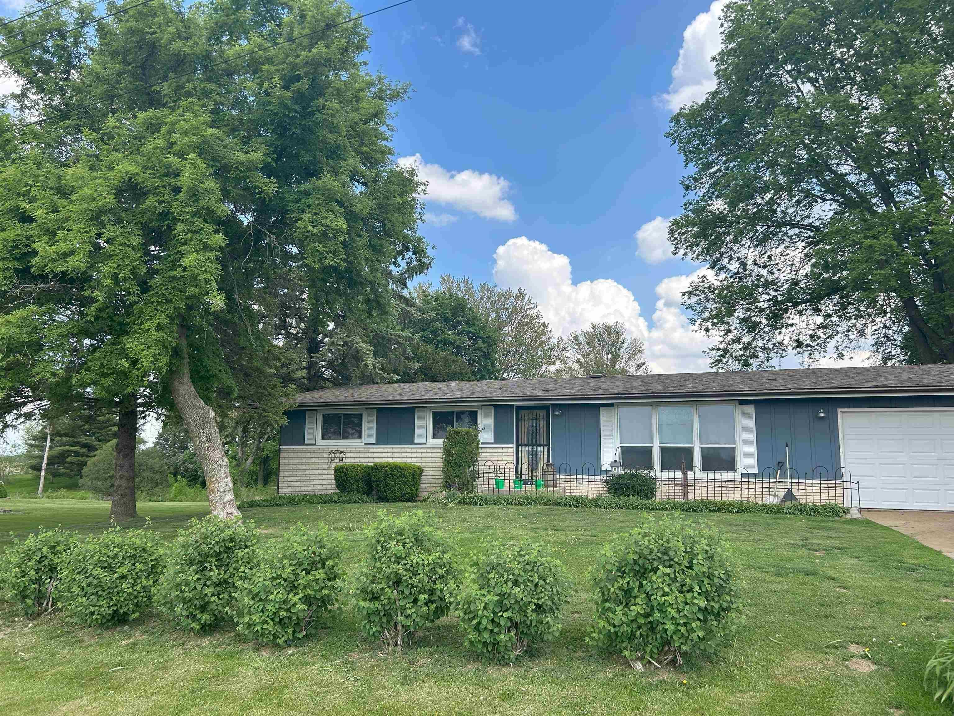 1377 S Bolton Road, Freeport, IL 61032