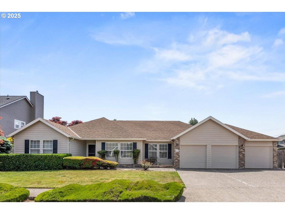 12402 COMINGER DR, Oregon City, OR 97045
