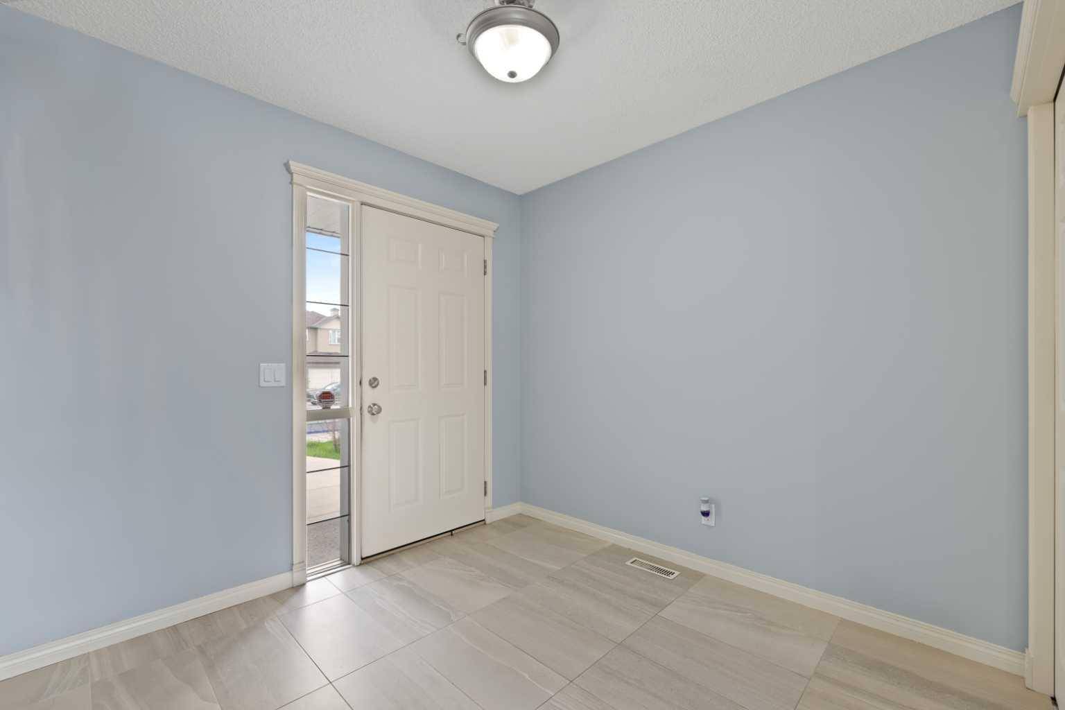 Calgary, AB T3J 4J8,818 Martindale BLVD Northeast