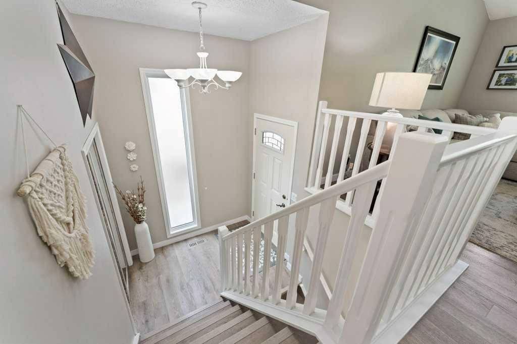 Calgary, AB T1Y 4C3,96 Templehill DR Northeast