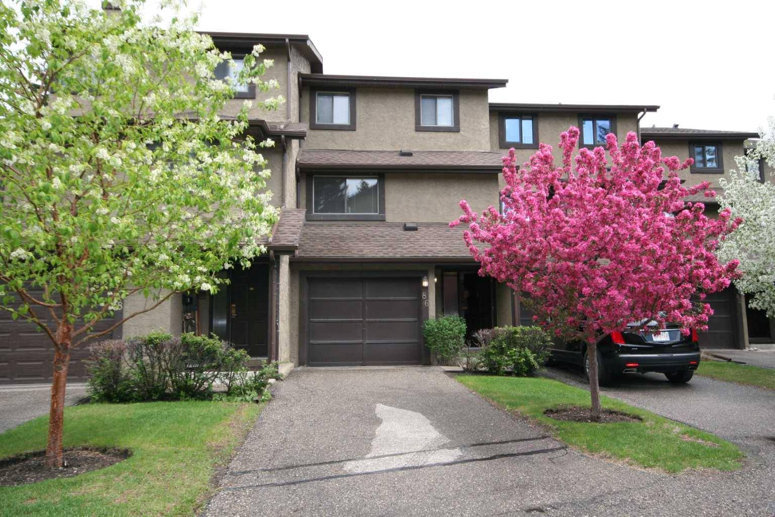 86 Glamis GDNS Southwest, Calgary, AB T3E 6S4