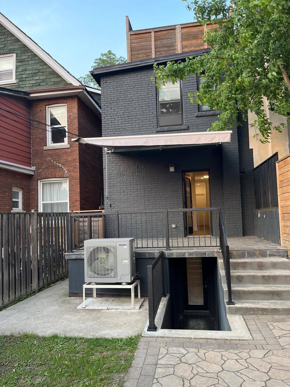 Toronto C01, ON M6G 3A6,236 Grace ST #Main