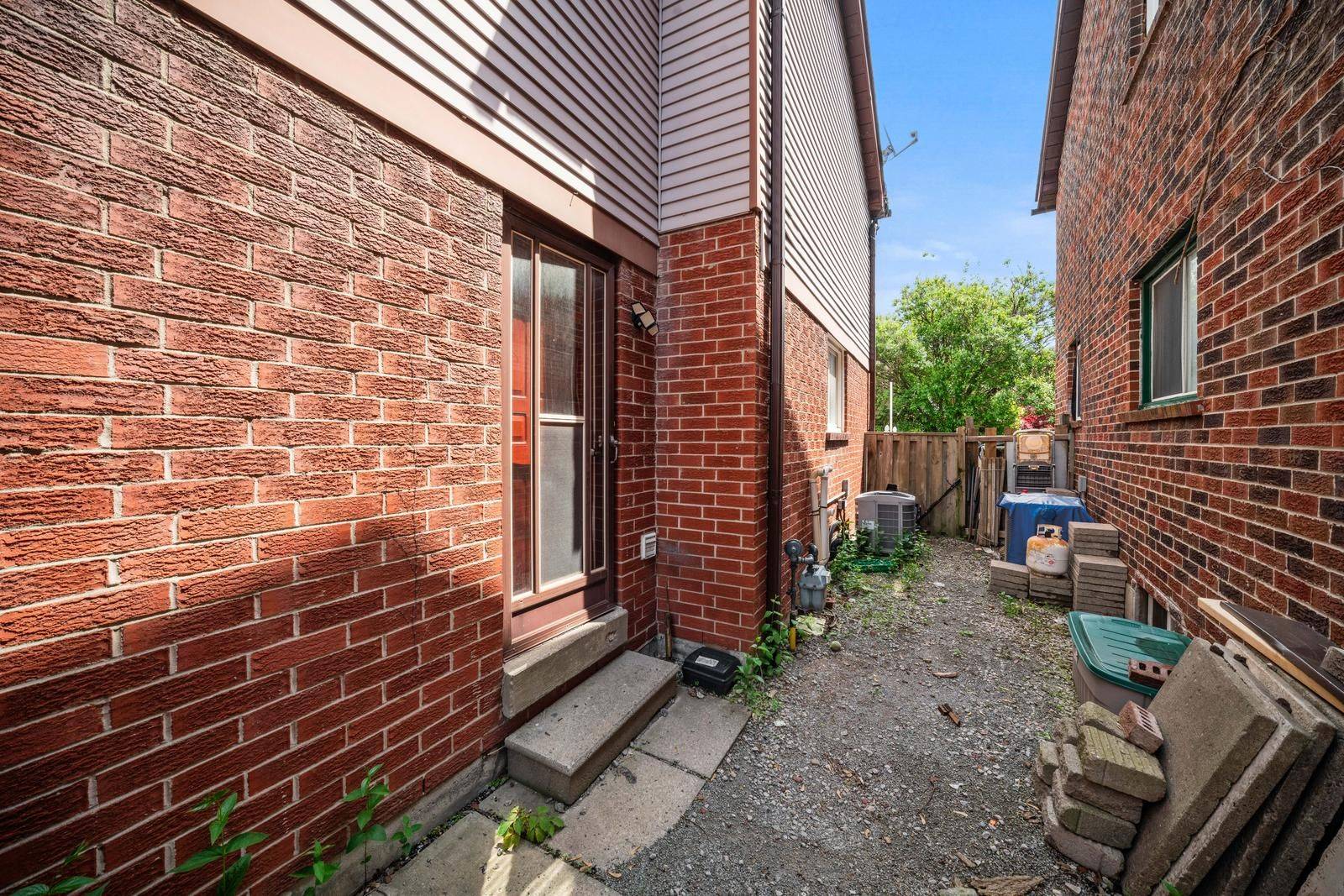 Toronto E05, ON M1W 3R2,66 Carl CRES