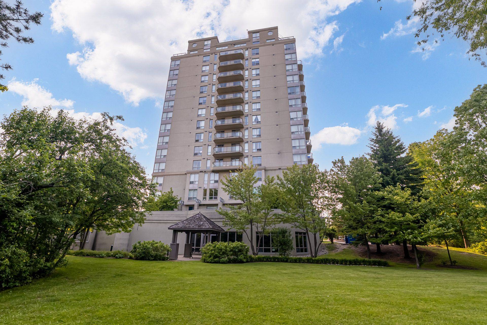 399 South Park RD #806, Markham, ON L3T 7W6