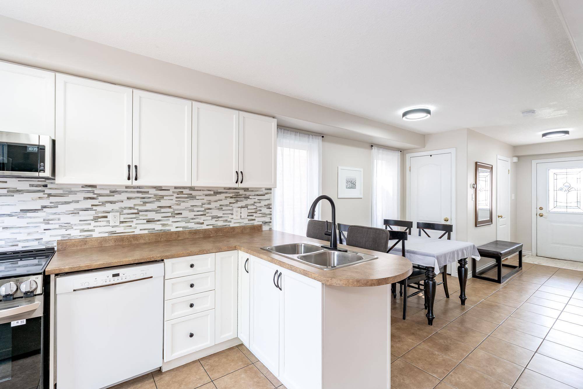 Essa, ON L0M 1B5,34 Quigley ST