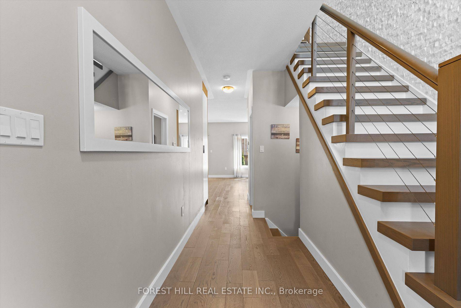 Bradford West Gwillimbury, ON L3Z 0P1,52 Luisa ST
