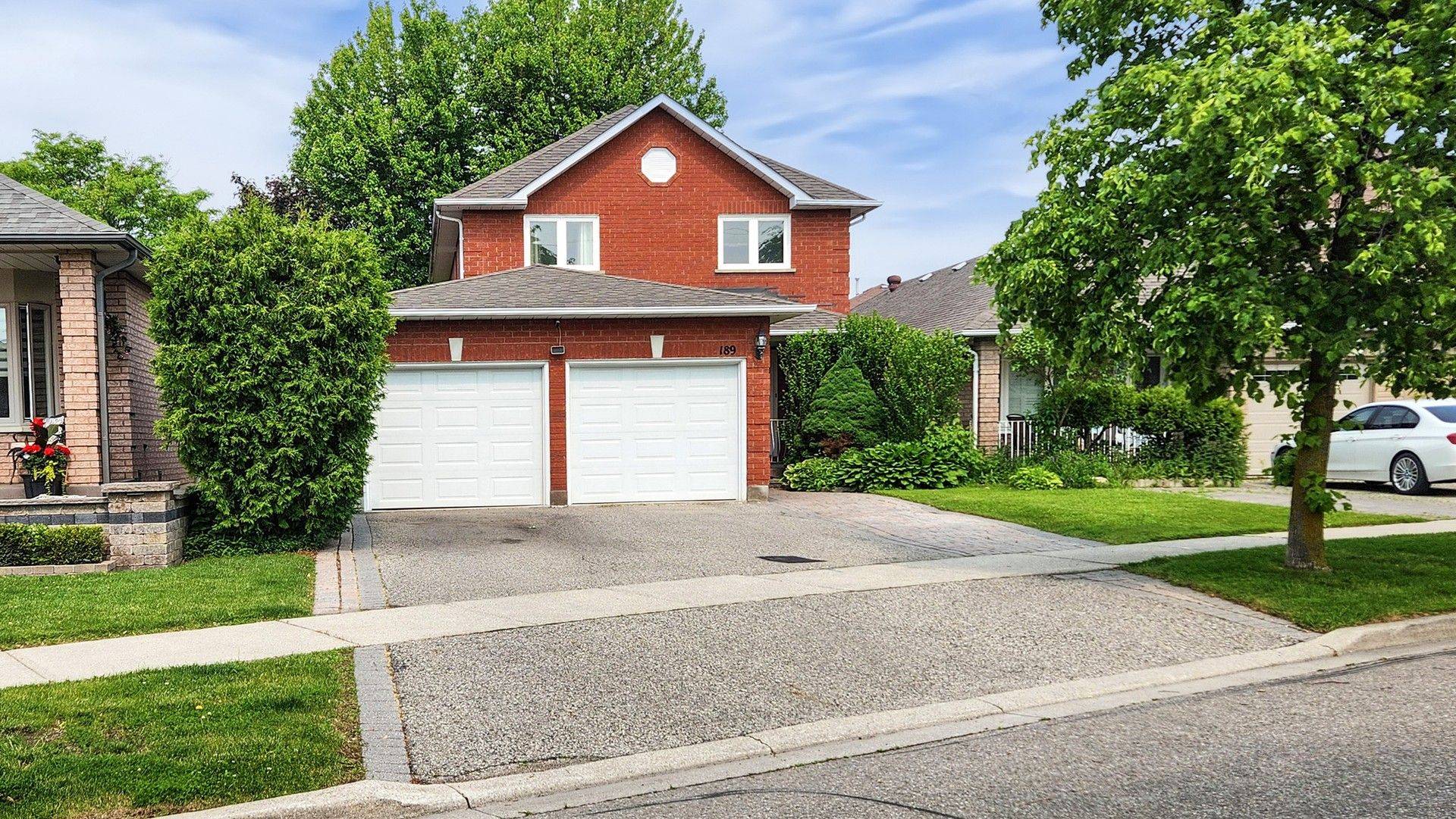 189 Castlepoint DR E, Vaughan, ON L4H 1G5