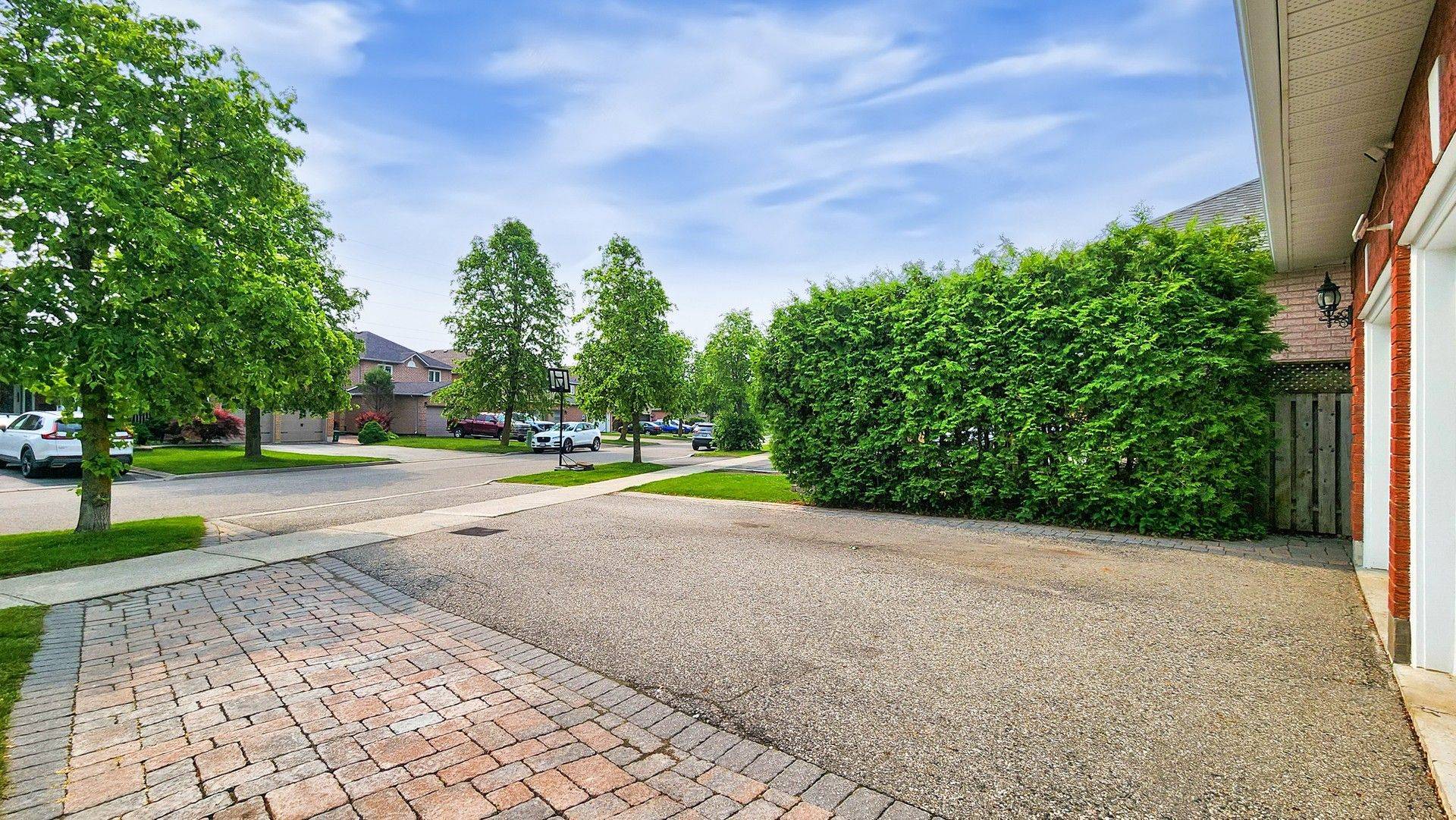 Vaughan, ON L4H 1G5,189 Castlepoint DR E