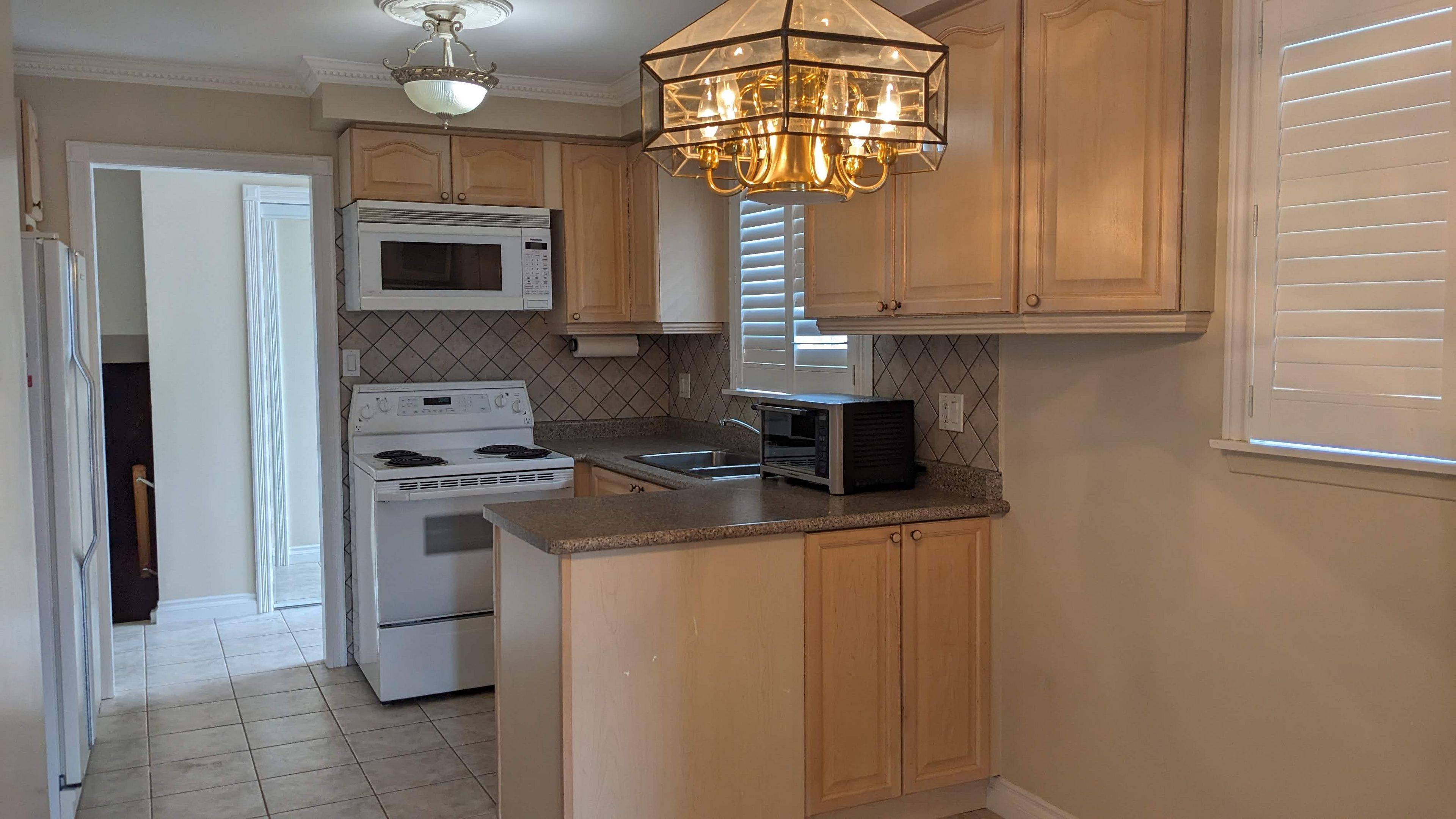 Mississauga, ON L5C 1X9,3332 Grechen RD