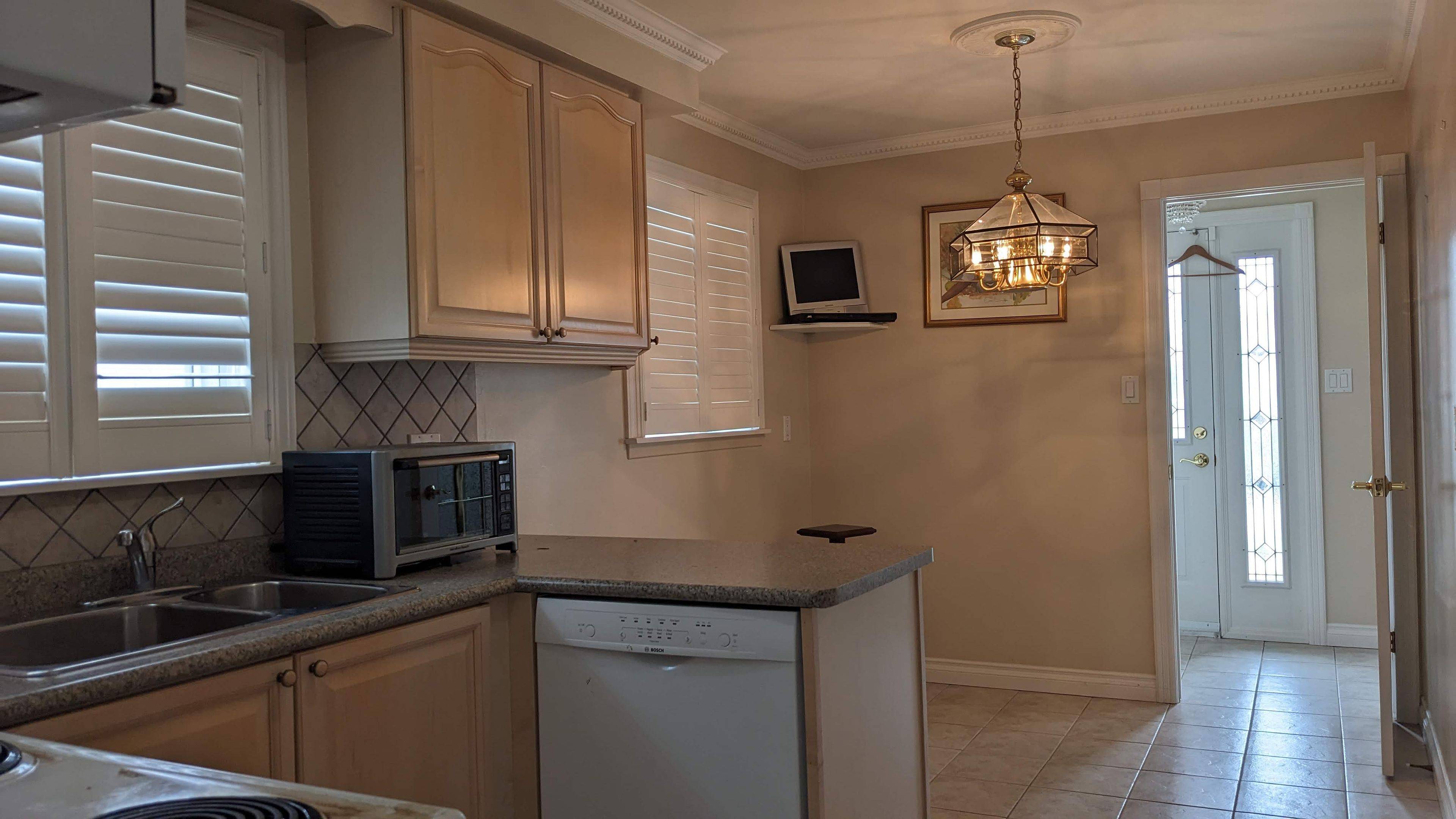 Mississauga, ON L5C 1X9,3332 Grechen RD