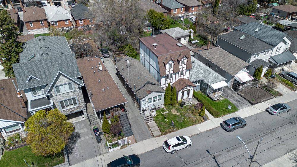 Toronto W04, ON M6E 2L8,62 Livingstone AVE