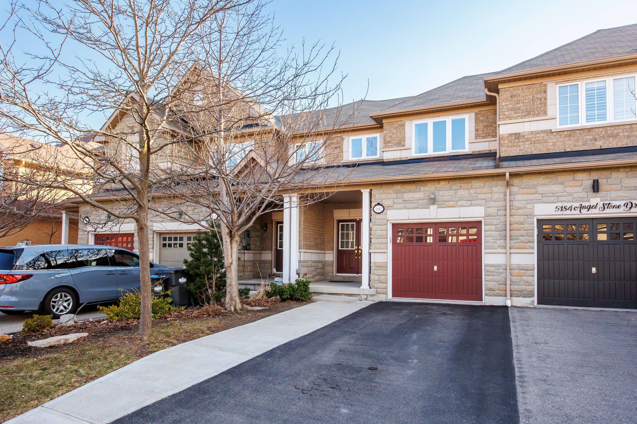 Mississauga, ON L5M 0L4,5182 Angel Stone DR
