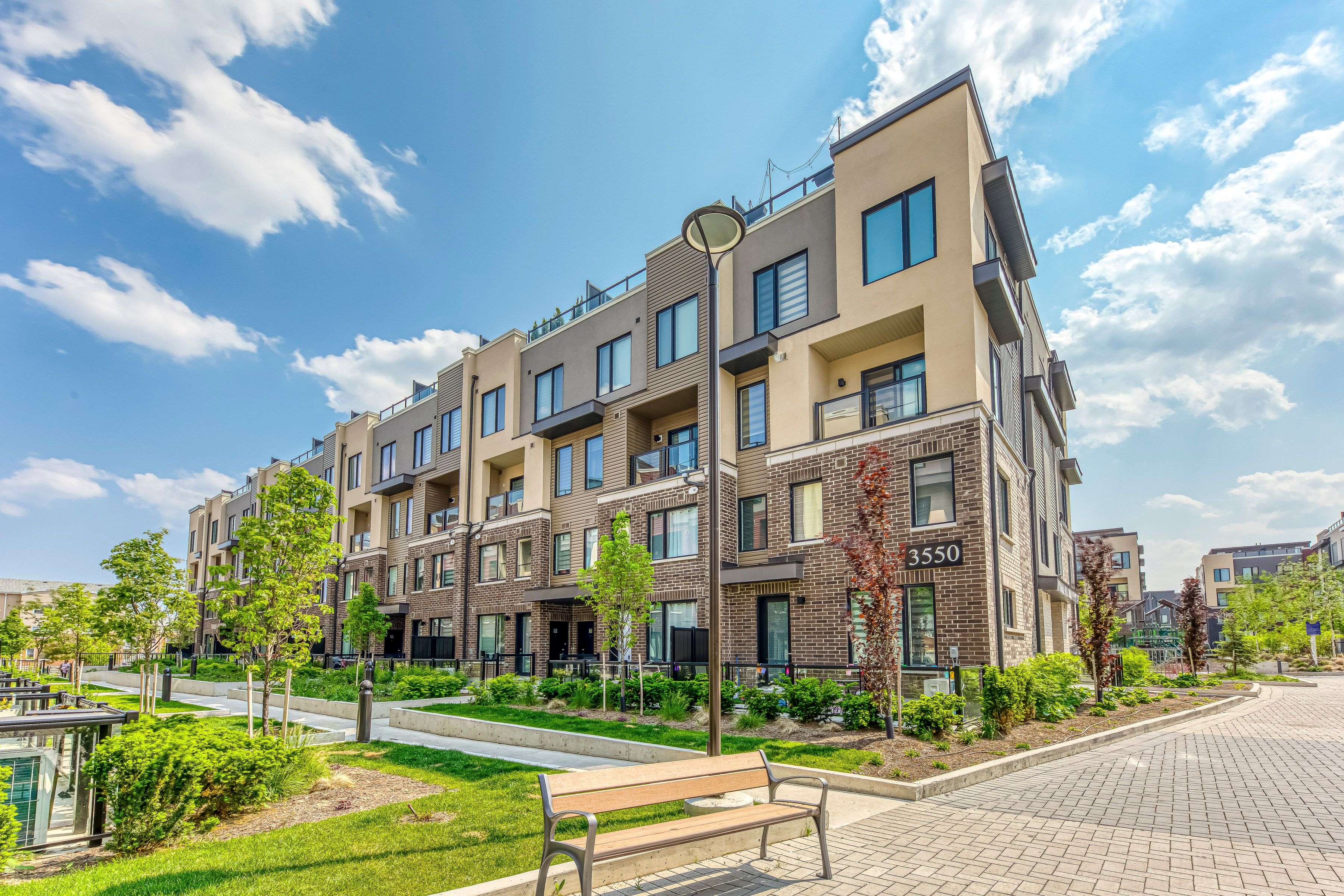 3550 Colonial DR #29, Mississauga, ON L5L 5T3