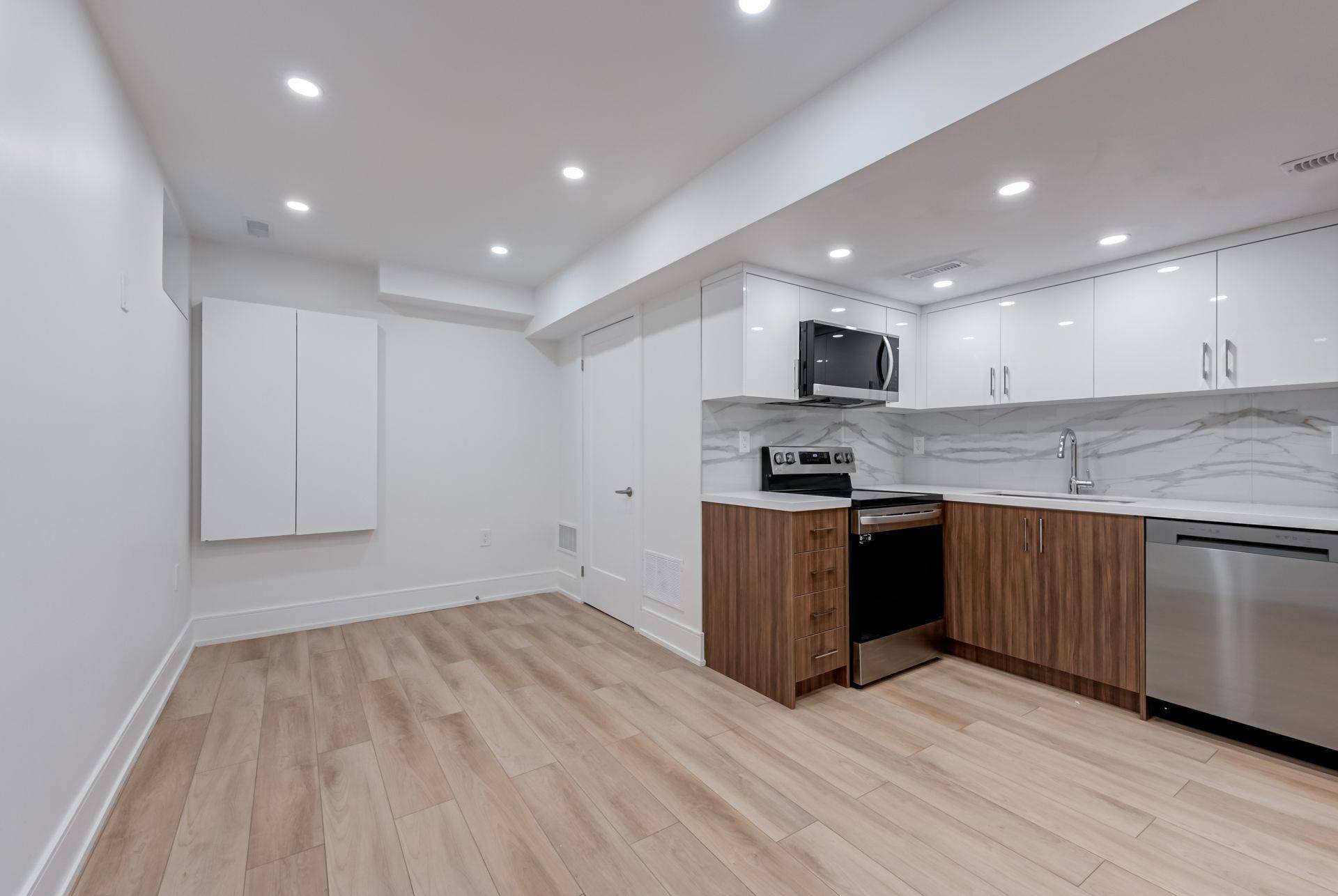 Toronto W02, ON M6H 2X6,885B Dovercourt RD #Lower