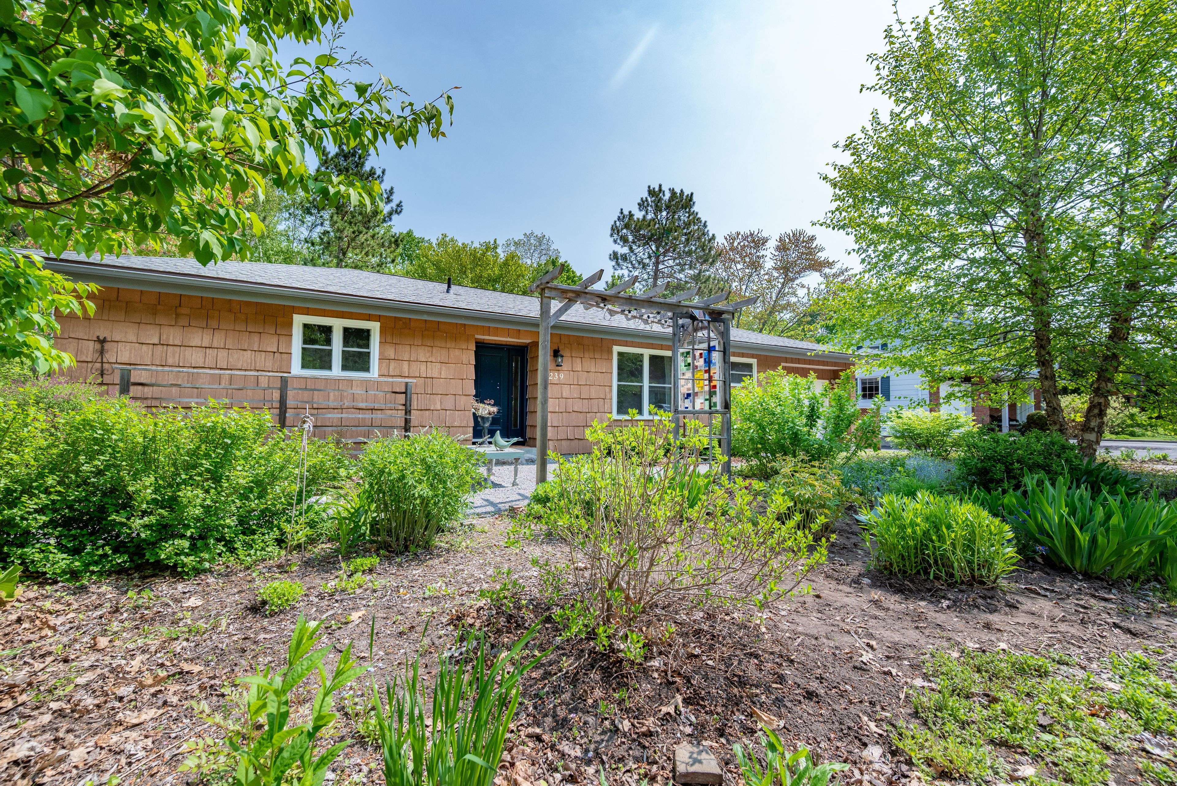 239 Thomas ST, Deep River, ON K0J 1P0