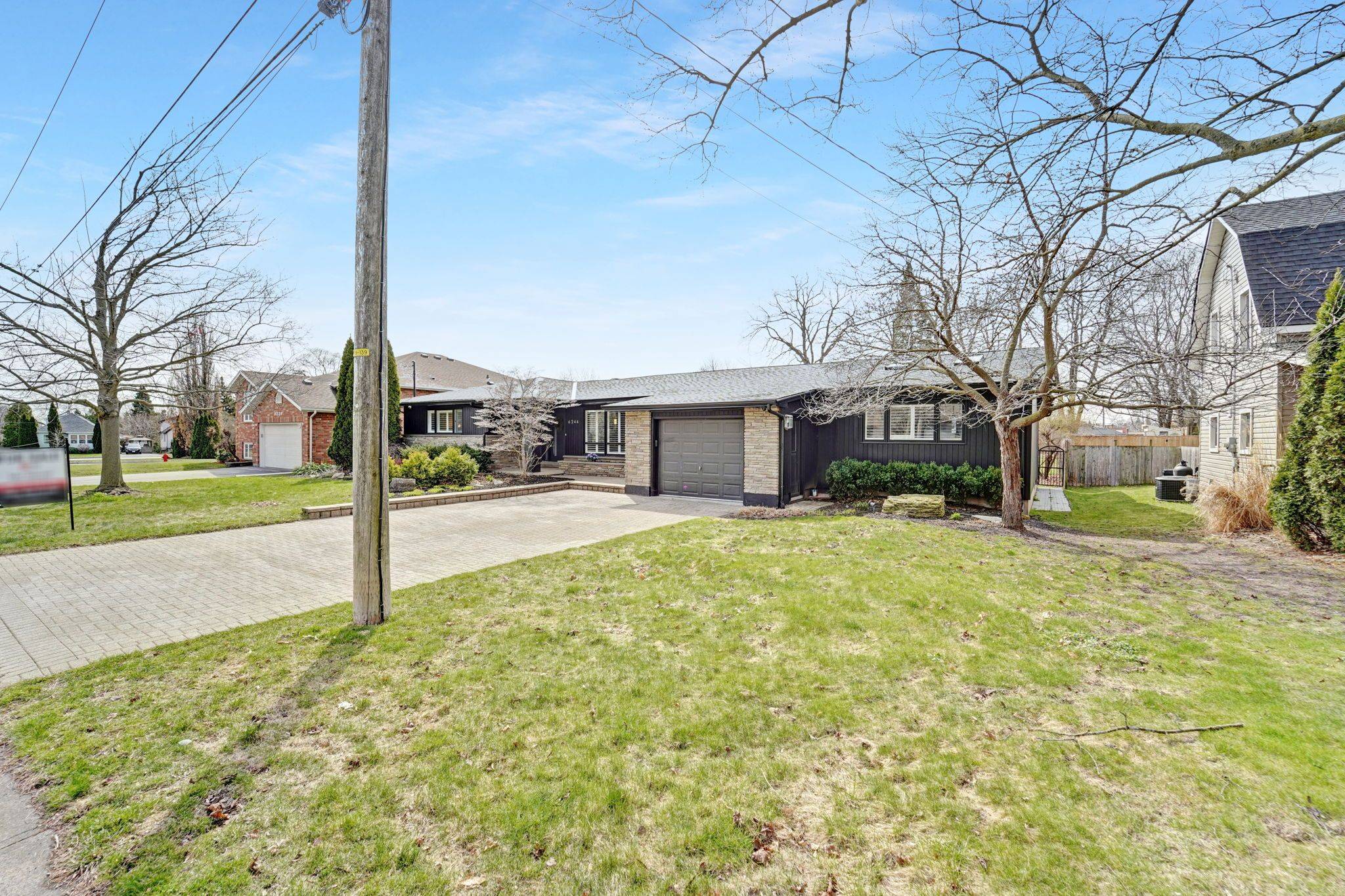 Niagara Falls, ON L2J 1P1,6244 Russell ST